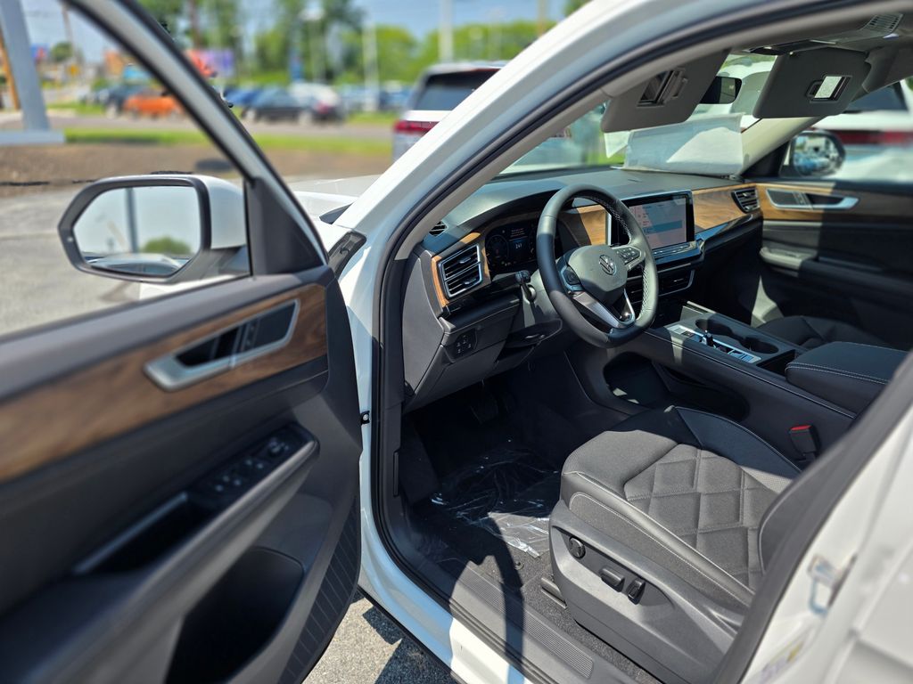 2026 Volkswagen Atlas 2.0T SE White/off-white at Sutliff Volkswagen