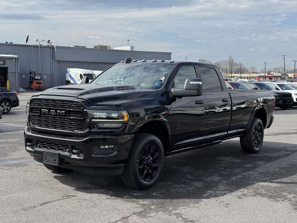 2024 RAM 3500 Limited Crew Cab LB 4WD