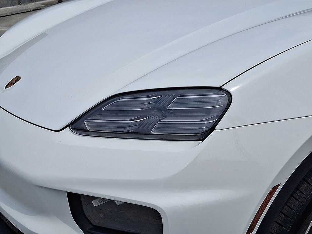 Thumbnail: 2025 Porsche Macan - 11