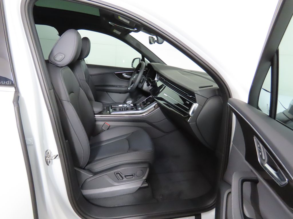 Thumbnail: 2025 Audi Q7 - 23