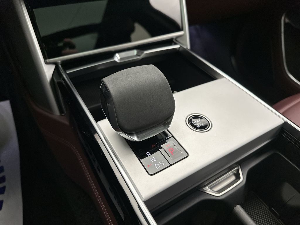 Thumbnail: 2024 Land Rover Range Rover - 17