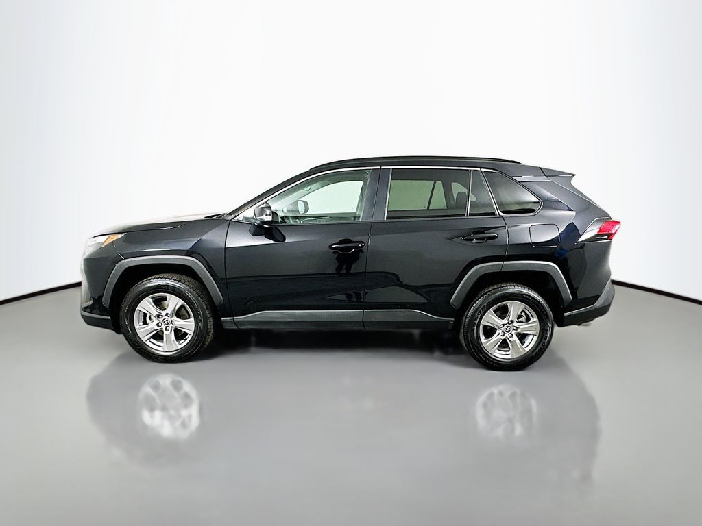 2023 Toyota RAV4 XLE 8