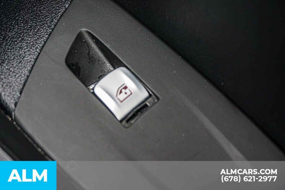 Used 2025 White BMW xDrive30i image 57