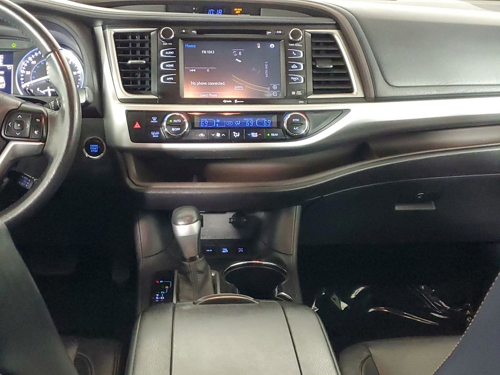 2015 Toyota Highlander XLE V6 17