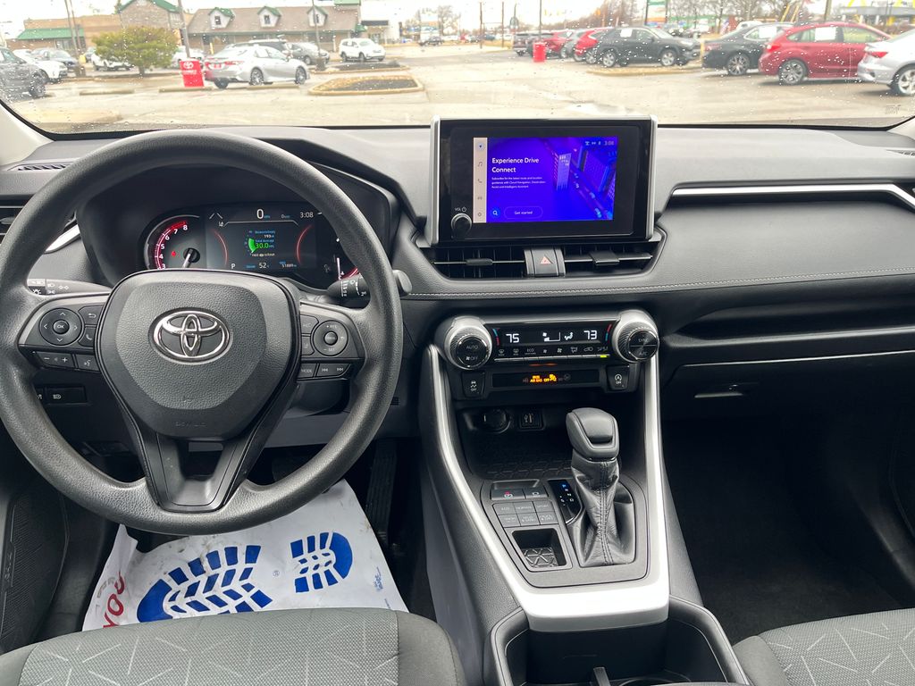 2023 Toyota RAV4 XLE photo
