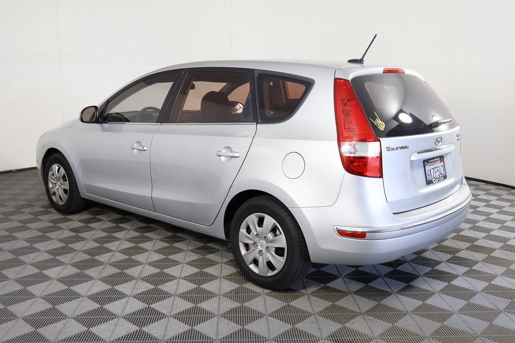 Thumbnail: 2010 Hyundai Elantra - 4