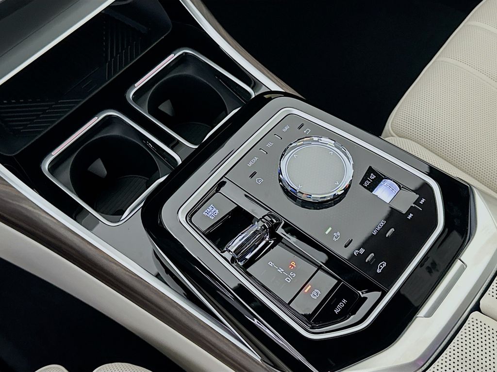 Thumbnail: 2026 BMW 7 Series - 15