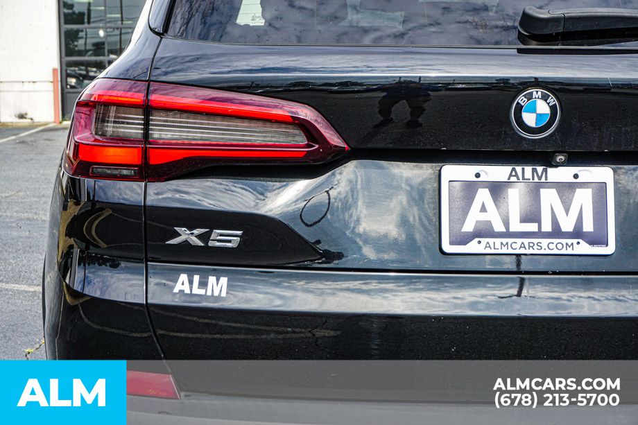 Used 2021 Black BMW sDrive40i image 14