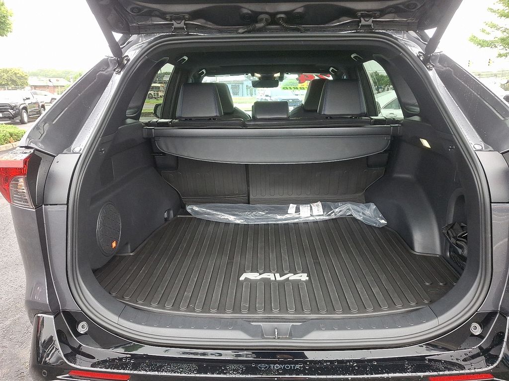 2024 Toyota RAV4 XSE 31