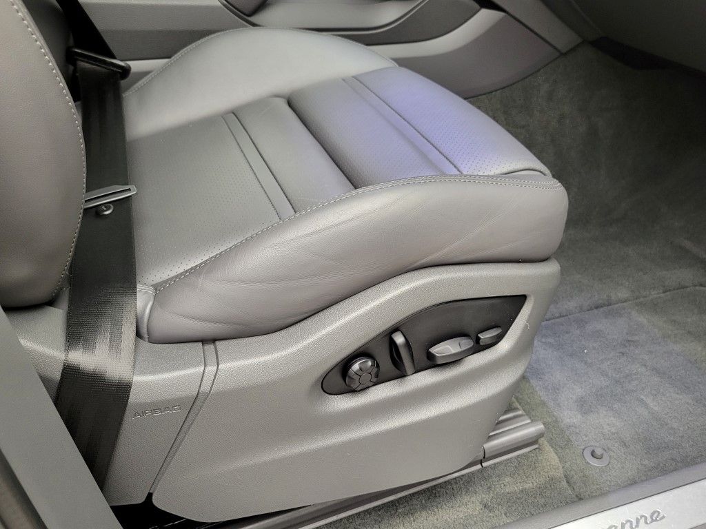 Thumbnail: 2022 Porsche Cayenne - 12