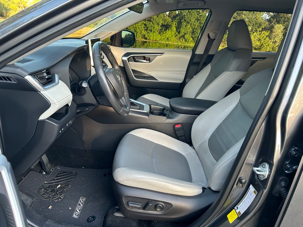2019 Toyota RAV4 XLE Premium 13