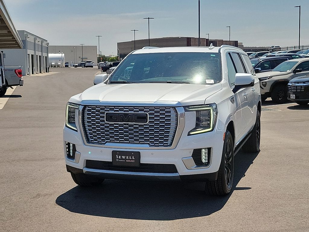 White Frost Tricoat 2021 GMC Yukon XL SUV / Crossover 4X2