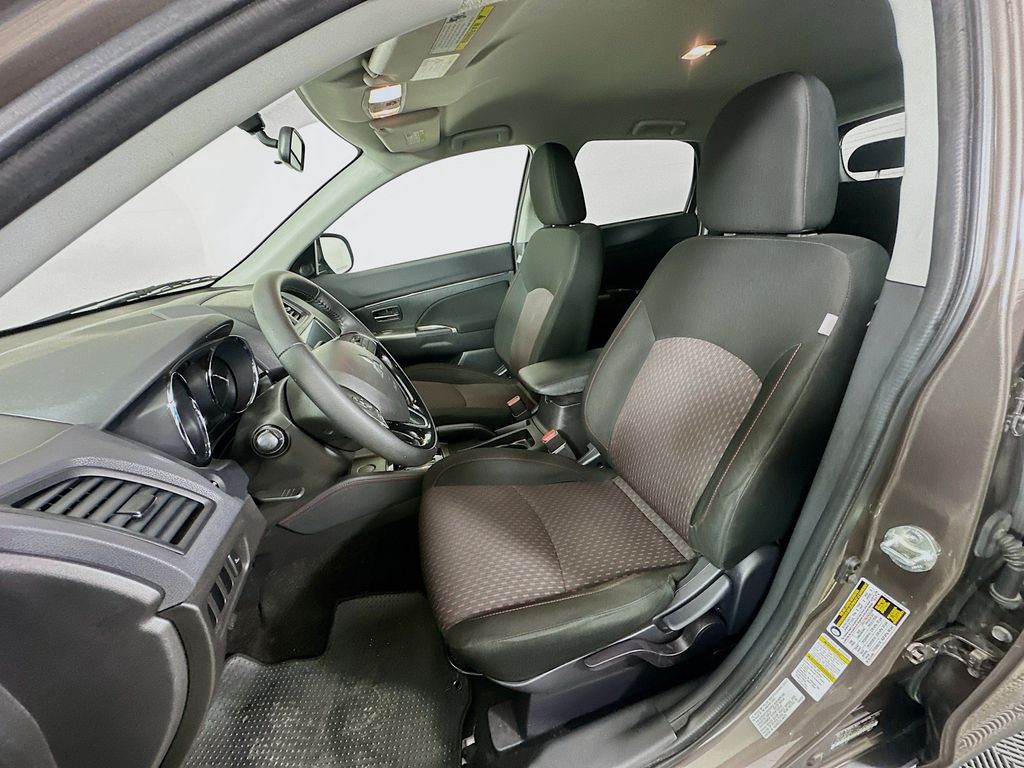 Thumbnail: 2019 Mitsubishi Outlander Sport - 20