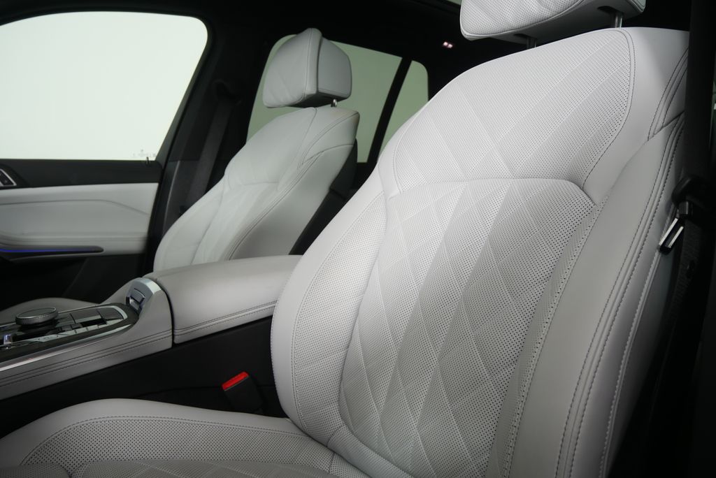 Thumbnail: 2026 BMW X5 - 10