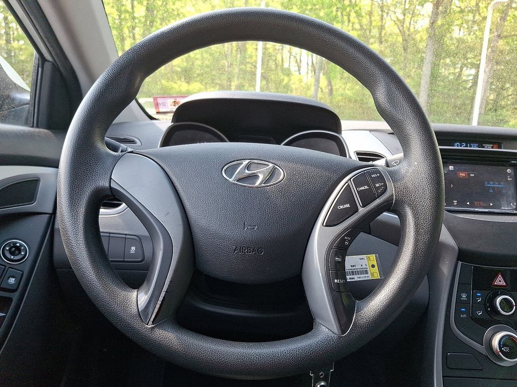 Thumbnail: 2015 Hyundai Elantra - 18