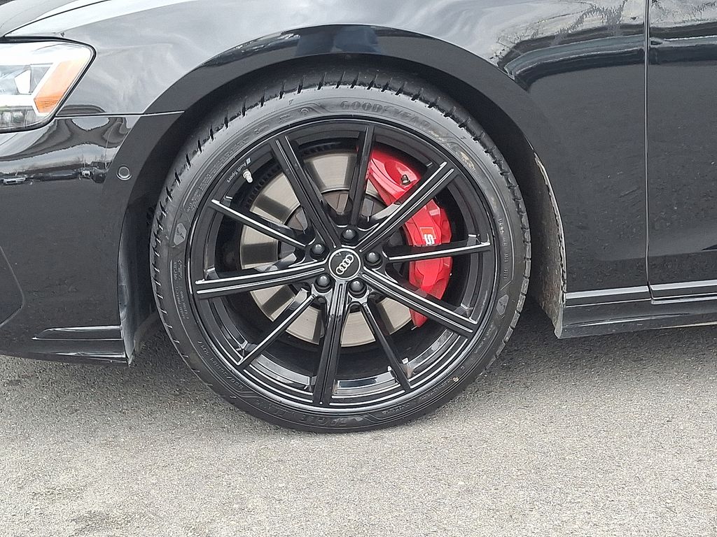 Thumbnail: 2022 Audi S8 - 8