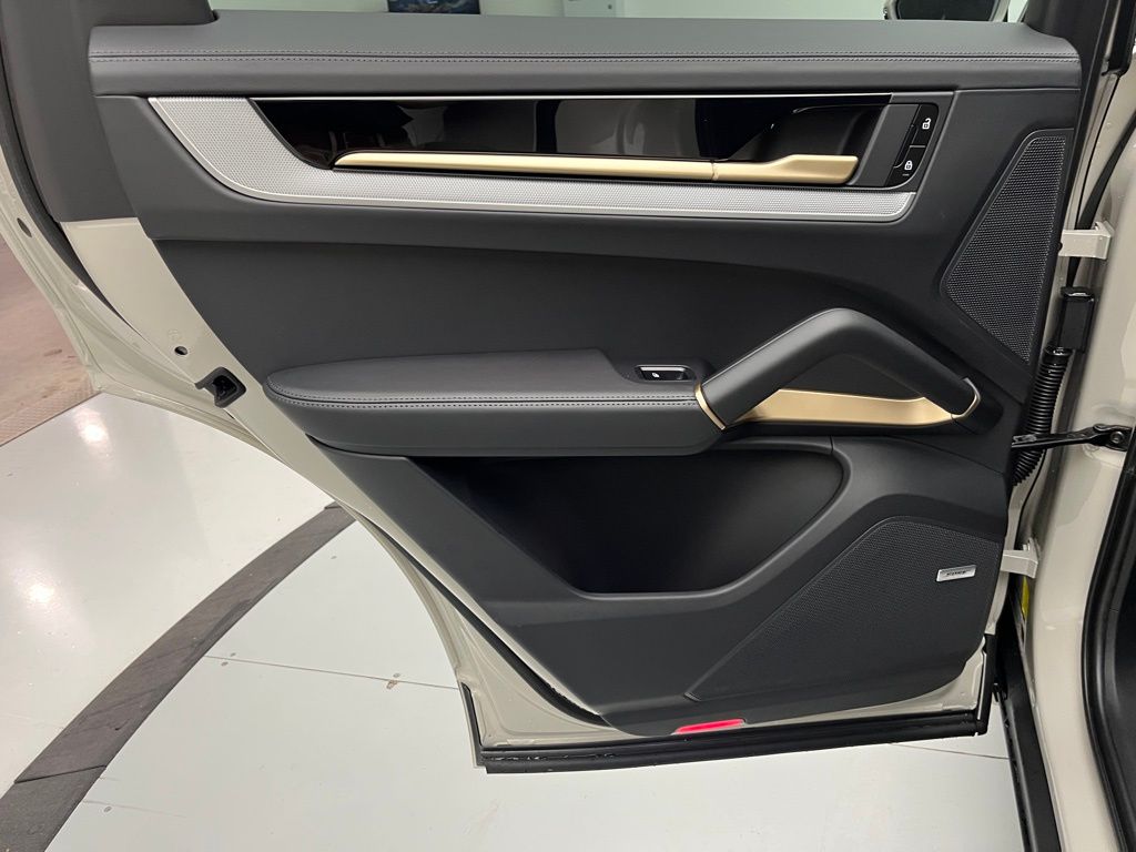 Thumbnail: 2026 Porsche Cayenne - 28