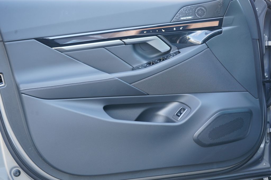 Thumbnail: 2026 BMW i5 - 10