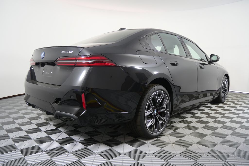 Thumbnail: 2026 BMW i5 - 3