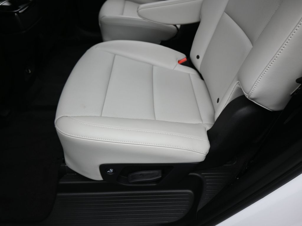 Used 2024 Glacial White Pearl Kia S image 34