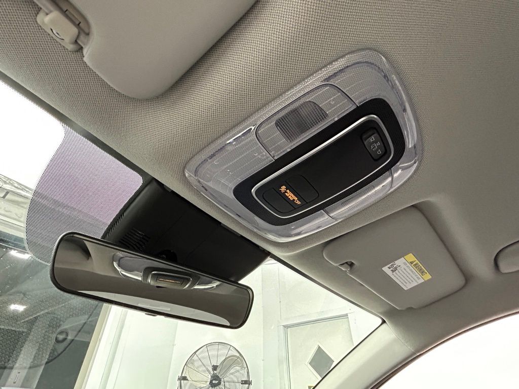 Used 2023 Onyx Black Hyundai SE image 13