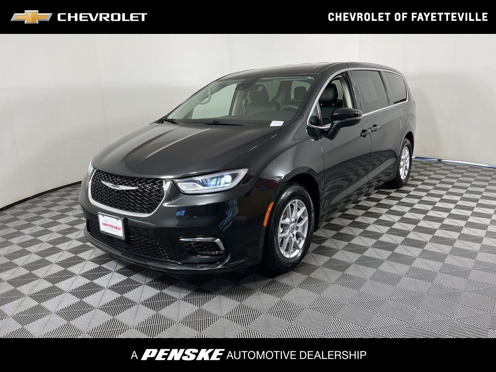2023 Chrysler Pacifica Touring L -
                Fayetteville, AR