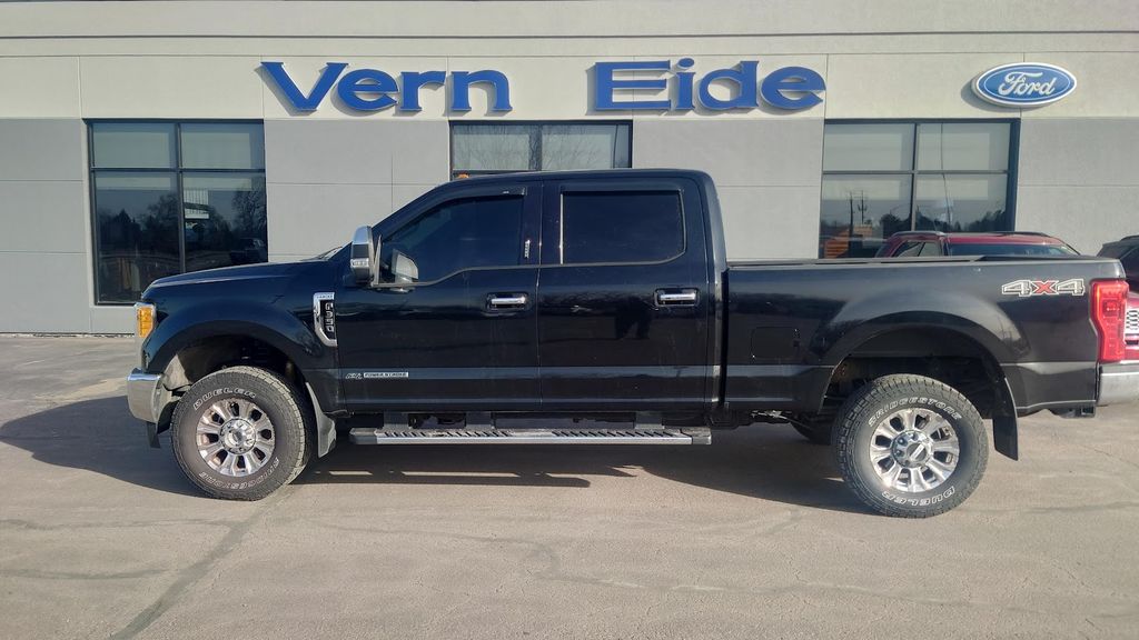 2017 Ford F-350 Super Duty Lariat Crew Cab 4WD