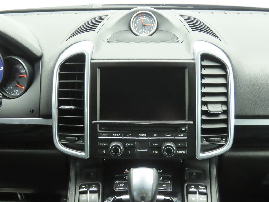 2016 Porsche Cayenne S 14