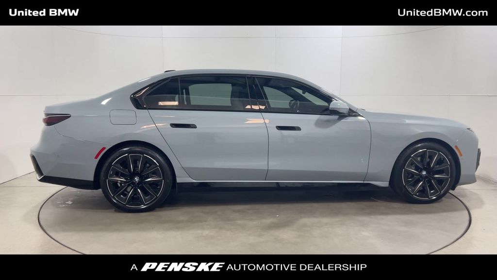 2023 BMW i7 xDrive60 9