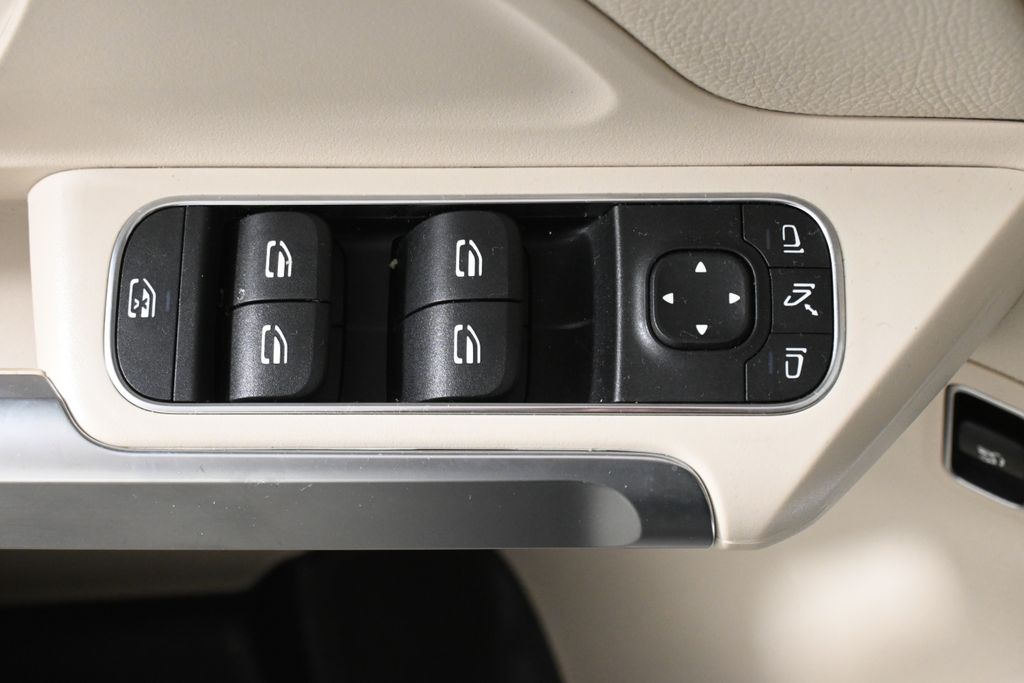 Thumbnail: 2022 Mercedes-Benz GLB - 28