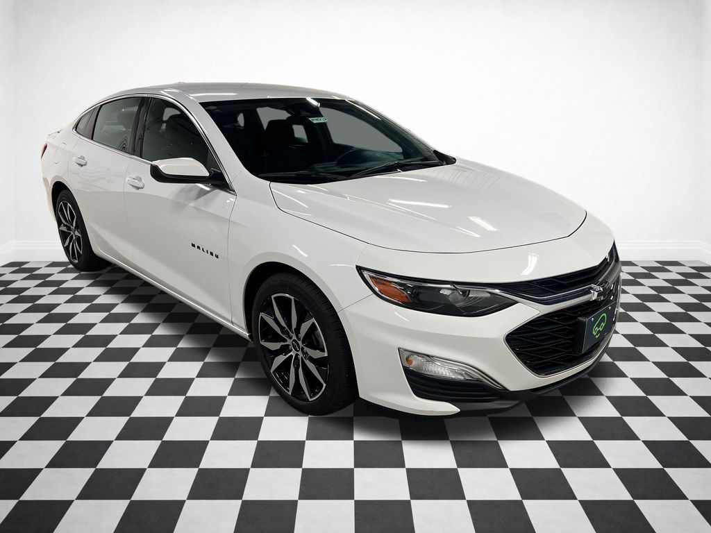 Summit White 2024 Chevrolet Malibu Sedan Front-Wheel Drive Continuously Variable Transmission
