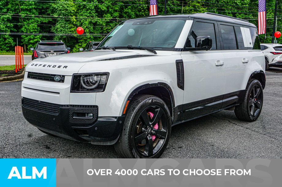 Used 2024 White Land Rover X-Dynamic SE image 2