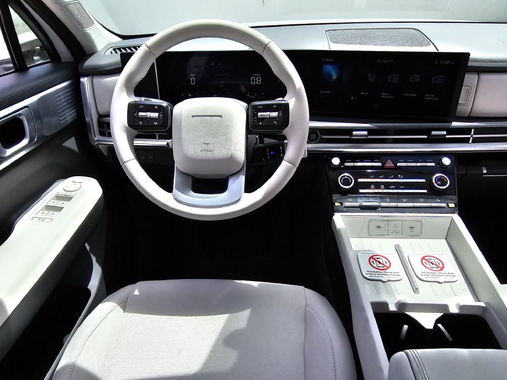 New 2027 Silver Hyundai SE image 8