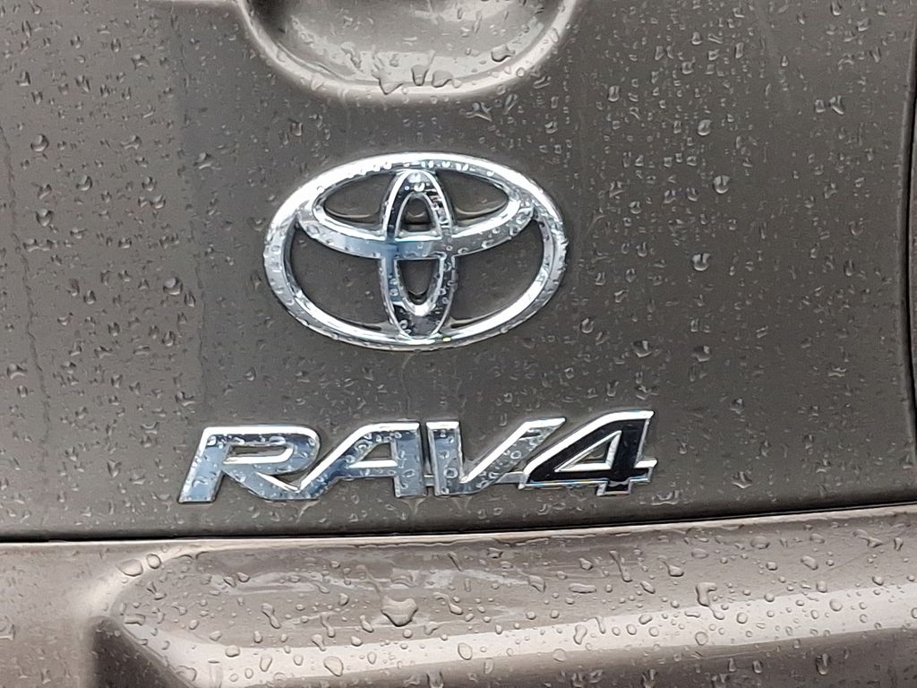 2012 Toyota RAV4 Base 27