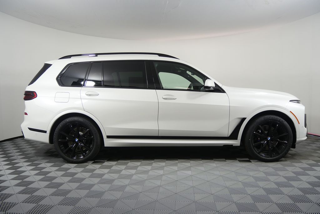 Thumbnail: 2026 BMW X7 - 2