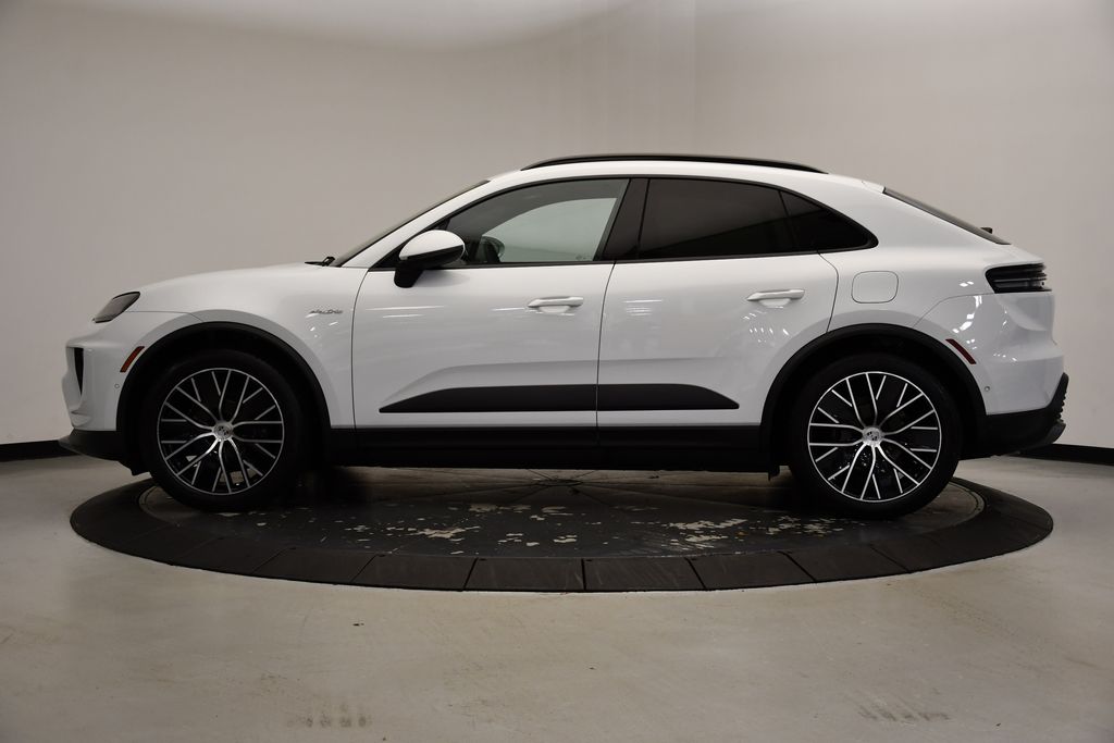 2024 Porsche Macan T 2