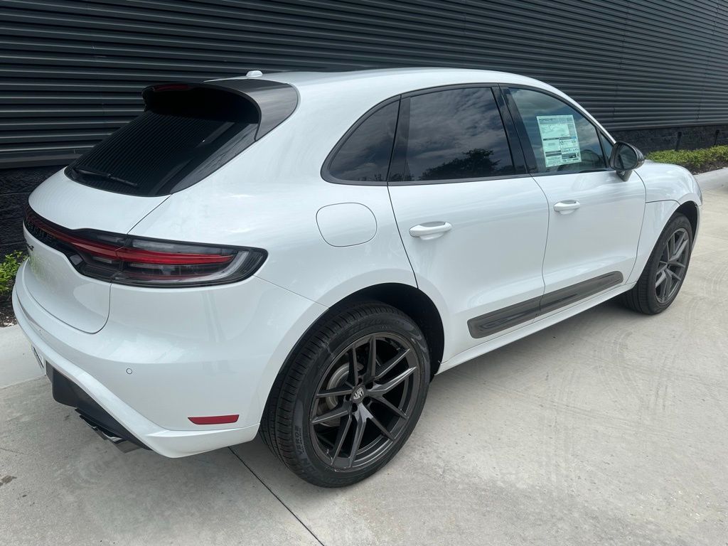 2024 Porsche Macan  11