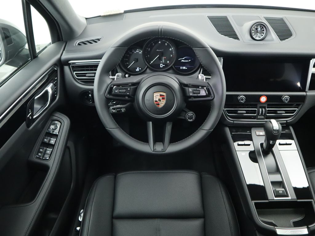 Thumbnail: 2025 Porsche Macan - 13