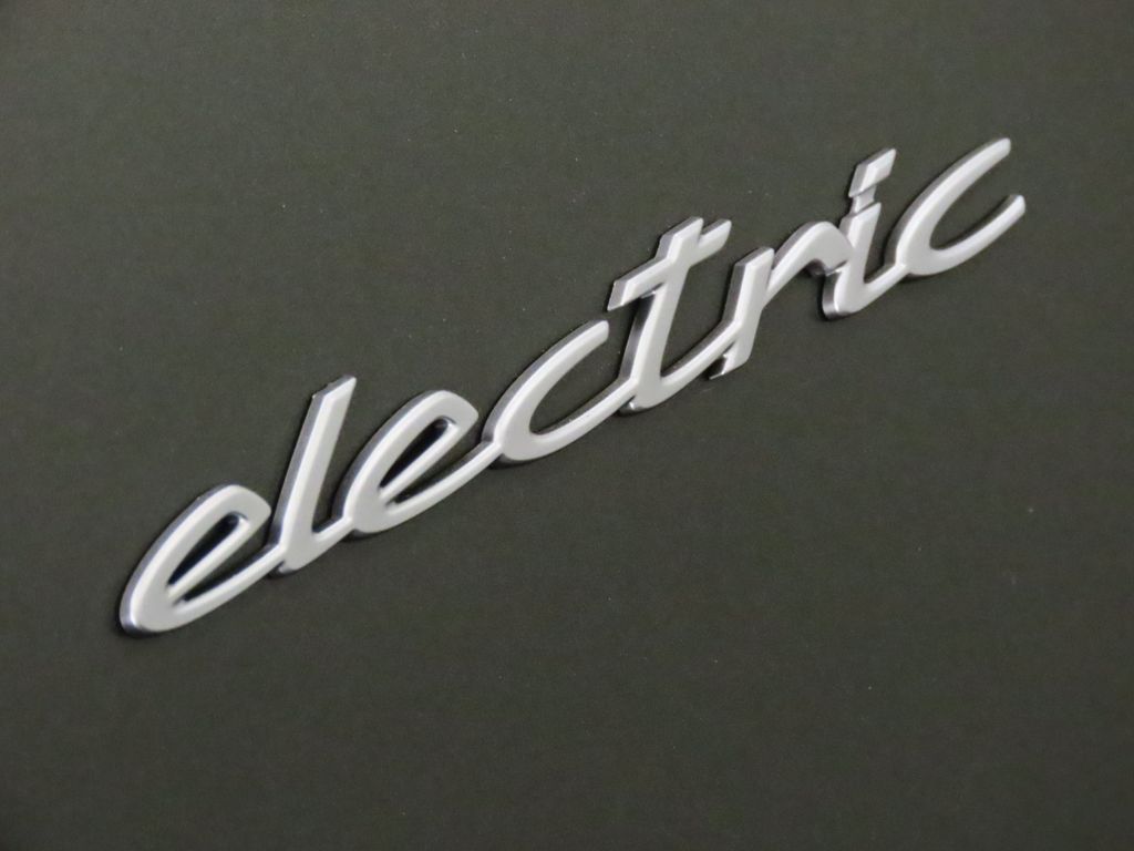 Thumbnail: 2026 Porsche Macan - 13