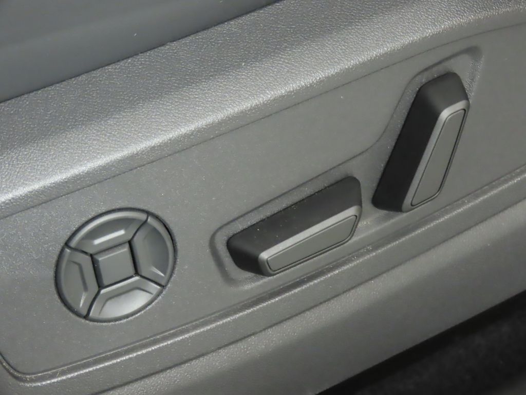 Thumbnail: 2025 Audi Q5 - 32