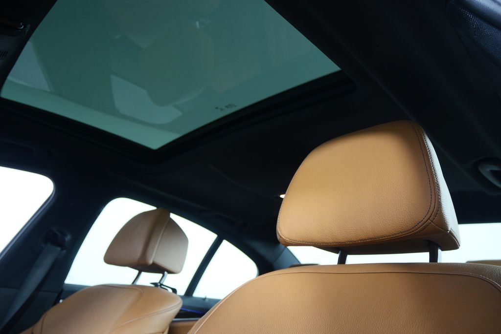 2018 BMW 5 Series 530i 11