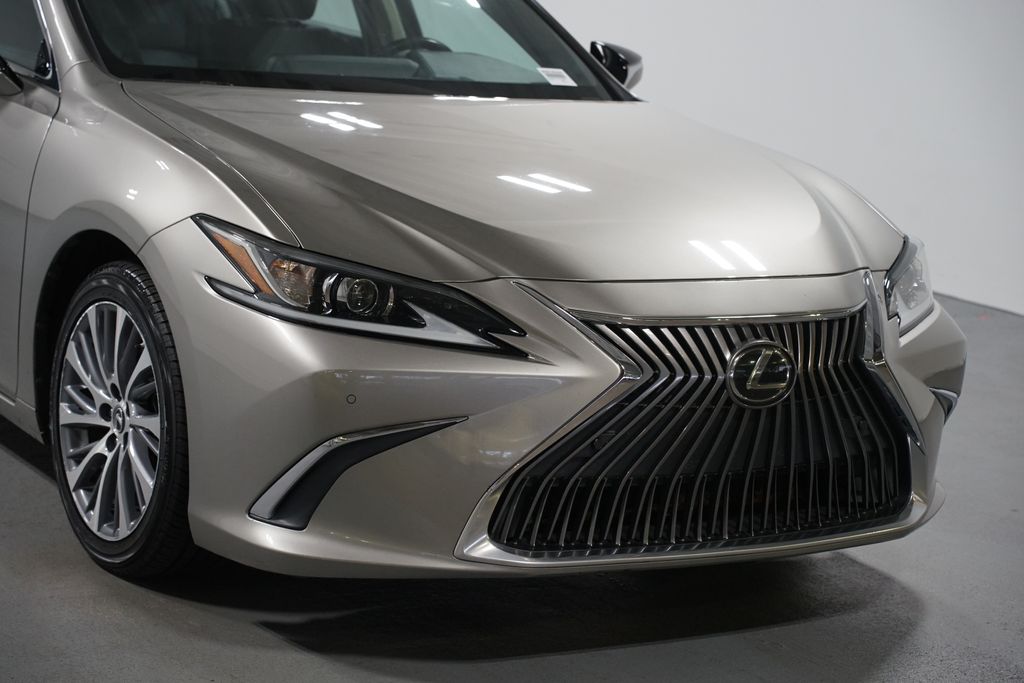Thumbnail: 2021 Lexus ES - 4