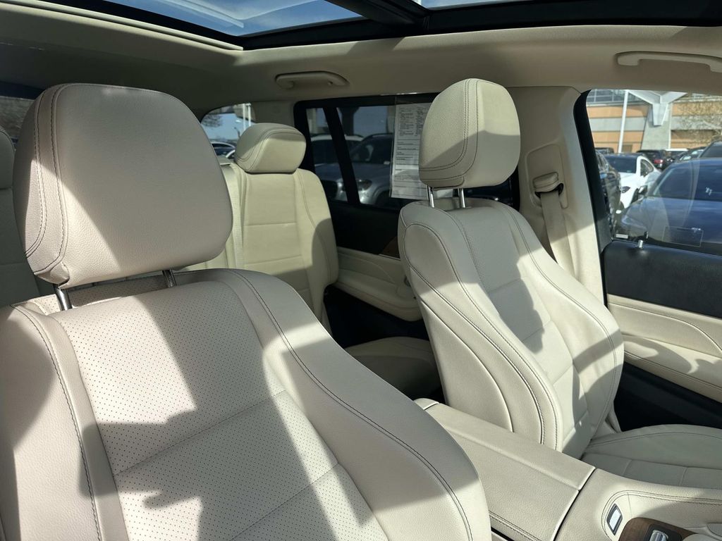 Thumbnail: 2023 Mercedes-Benz GLS - 23