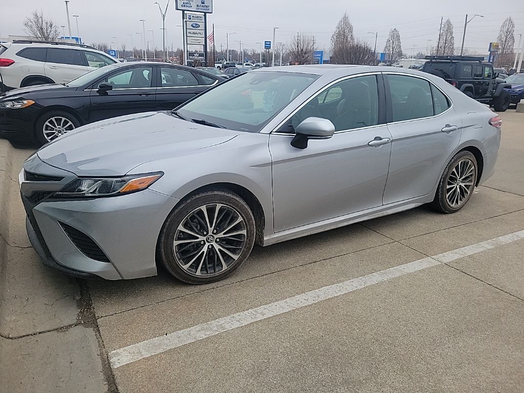 2019 Toyota Camry SE FWD