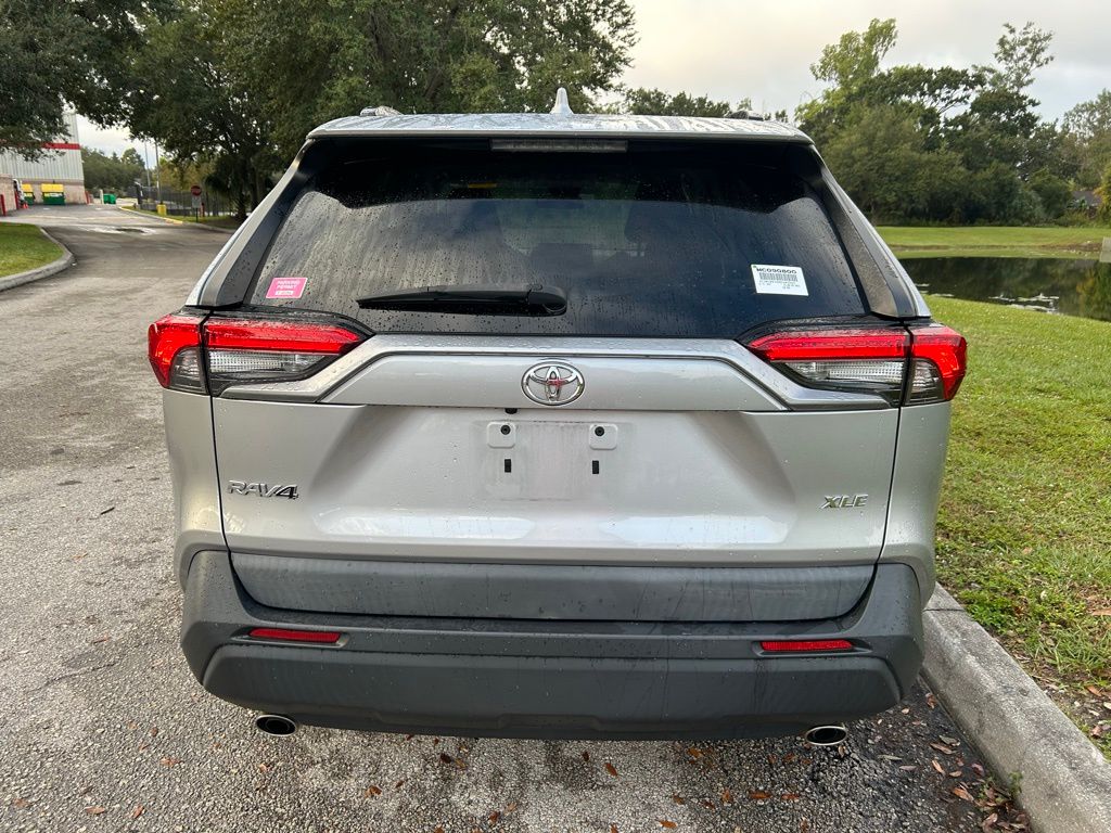 Thumbnail: 2021 Toyota RAV4 - 4