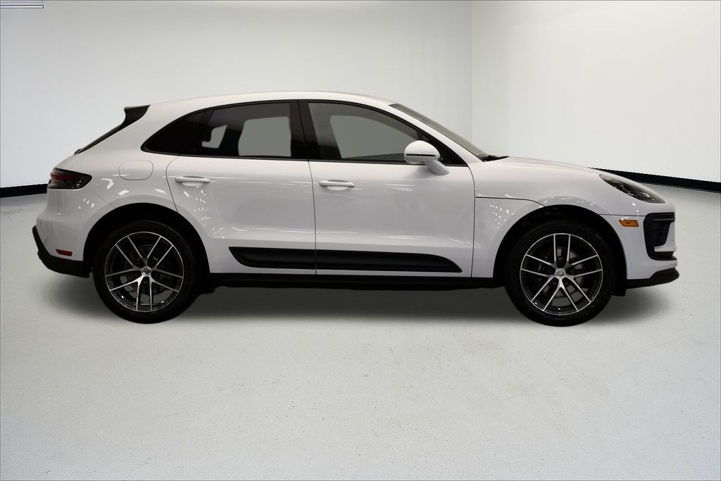 Thumbnail: 2026 Porsche Macan - 8
