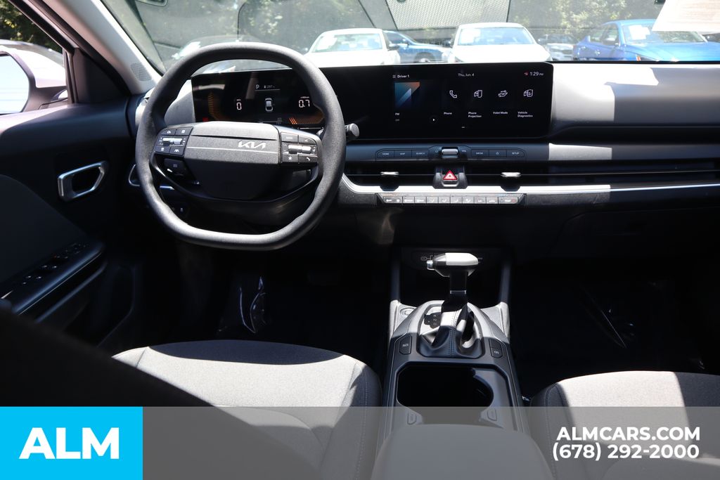 Used 2025 White Kia LXS image 24