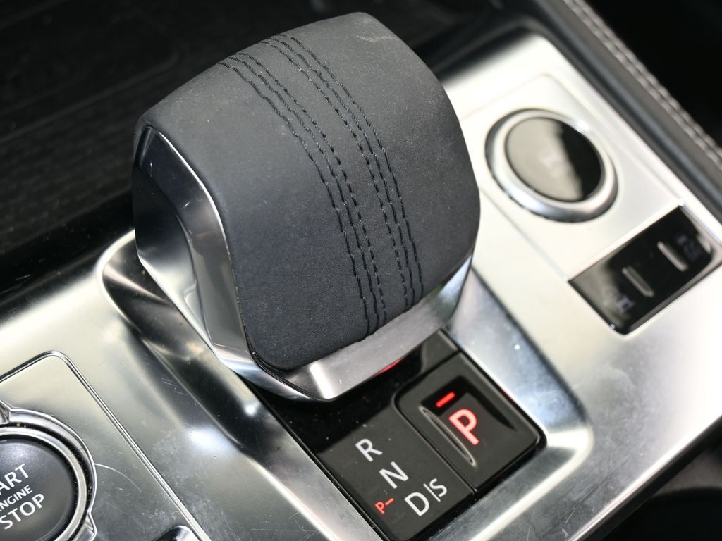 Used 2024 White Jaguar P250 R-Dynamic S image 23