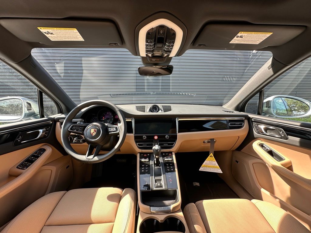 Thumbnail: 2025 Porsche Macan - 29