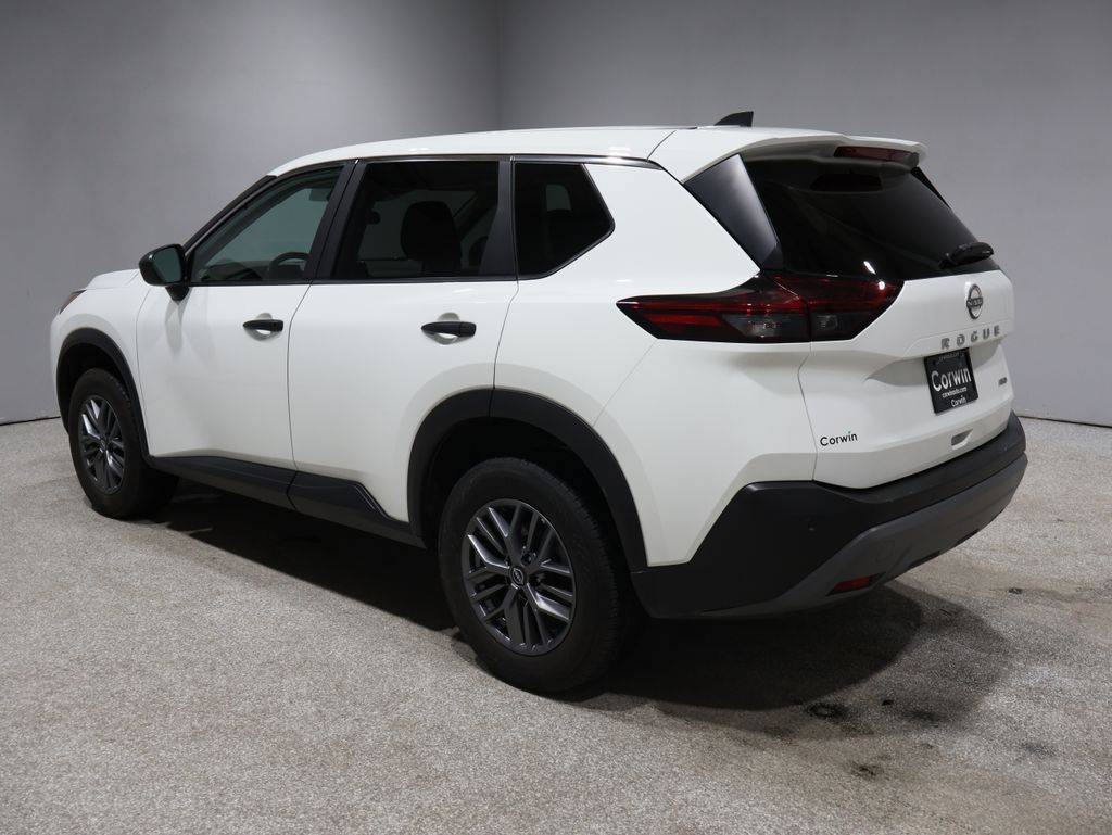 View vehicle photo 4